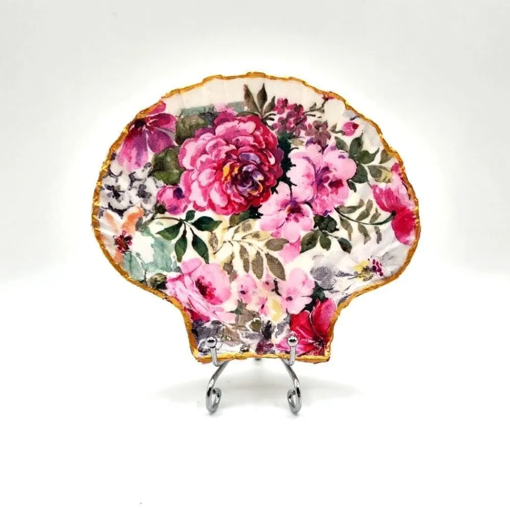 Decoupage Scalloped shell springtime flowers